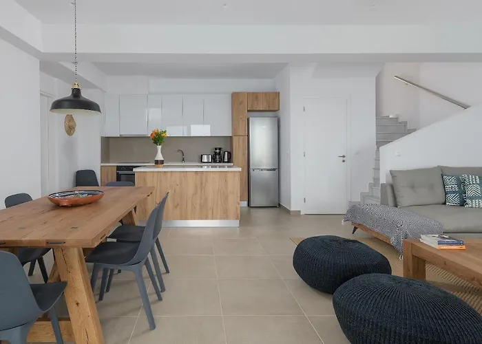 Mimosa In Pefkos * Líndos