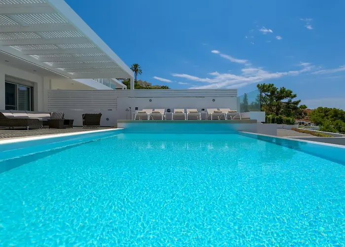 Mimosa In Pefkos * Λίνδος